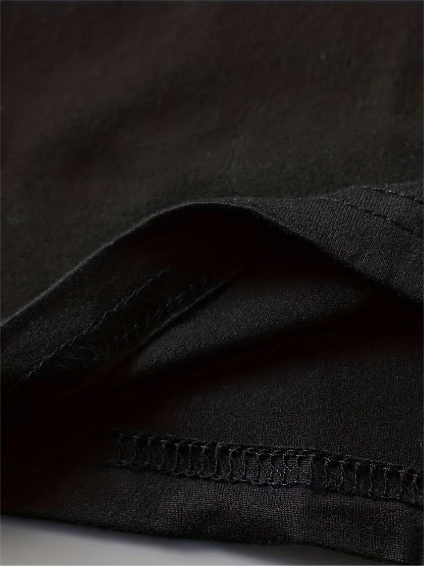 Camiseta color negro y cuello redondo