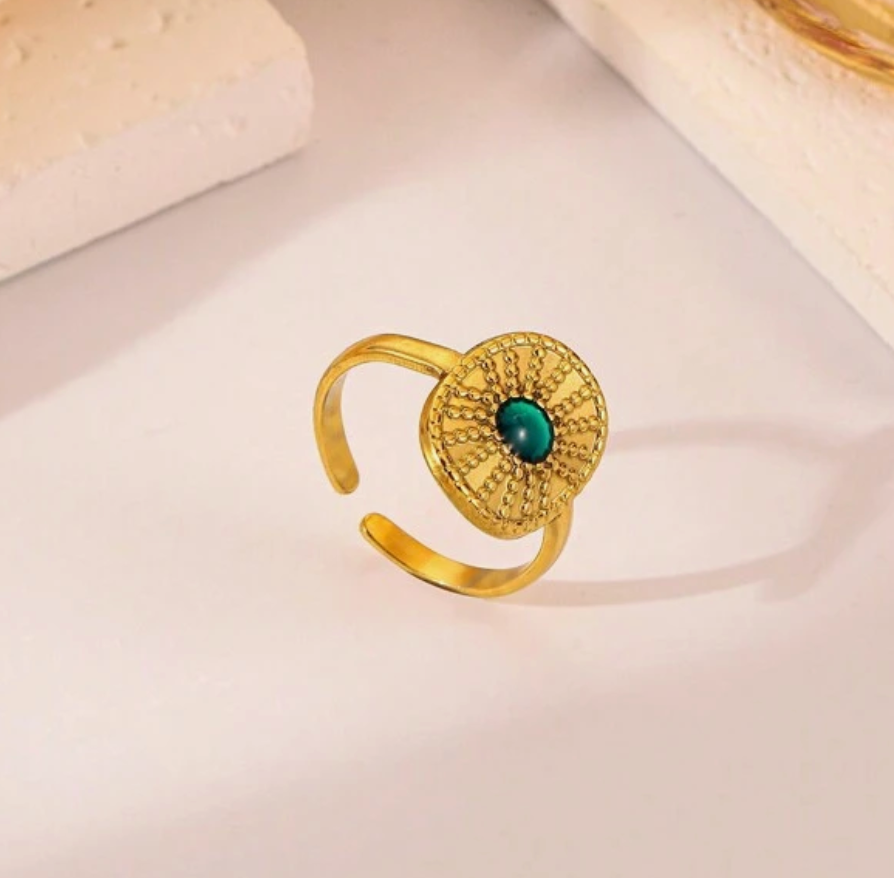 Anillo óvalo piedra verde