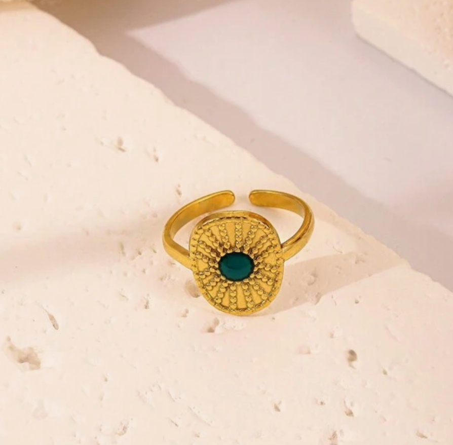 Anillo óvalo piedra verde