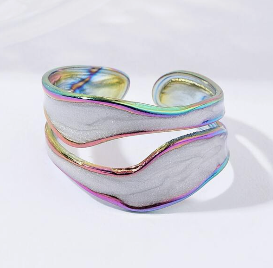 Anillo nacarado iridiscente