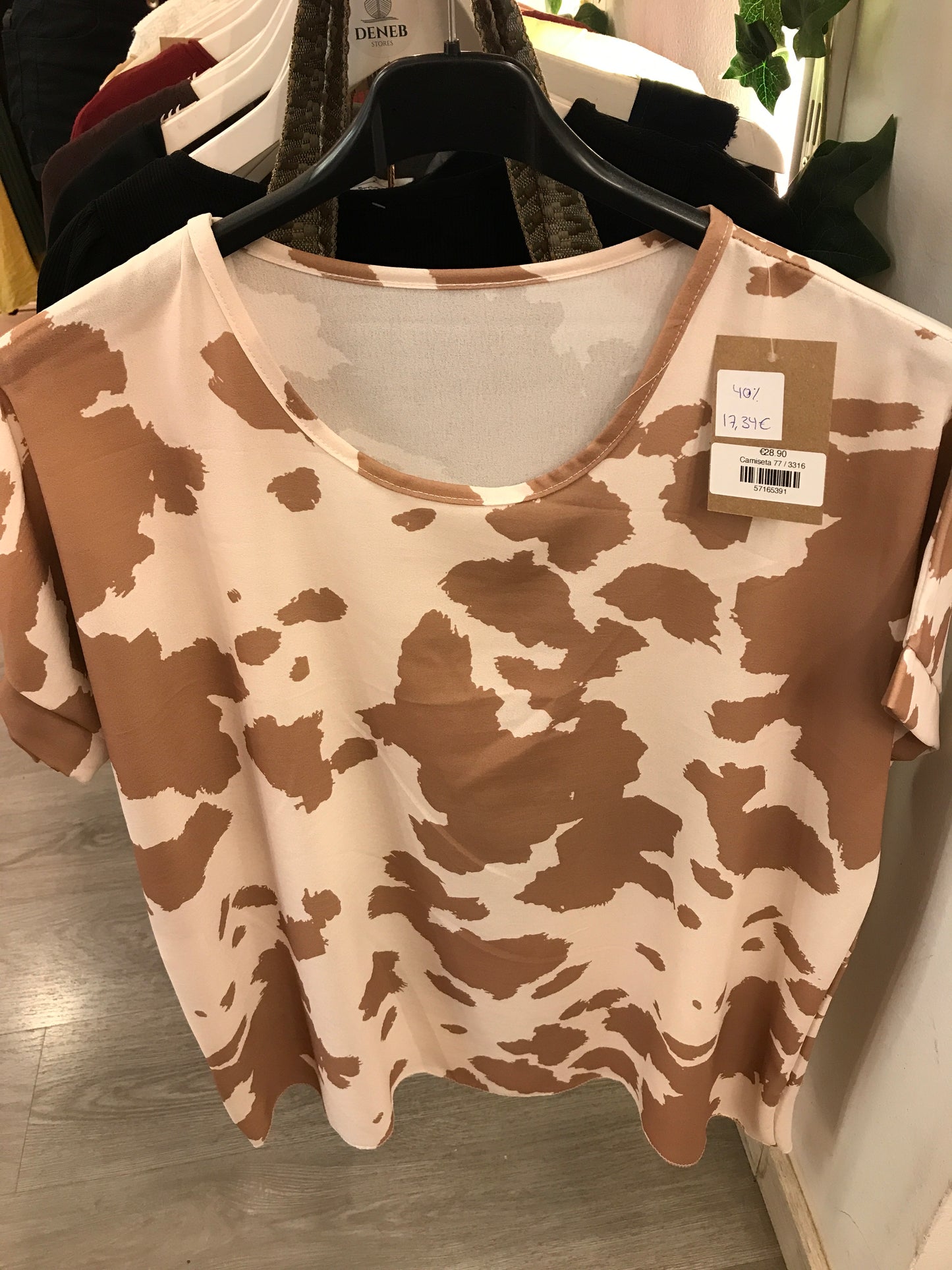 Camiseta 77